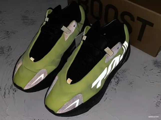 Yeezy 700 Adidas Boost FY3727 Phosphor MNVN 0524